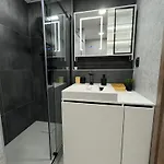 Smarty Choice Living With Free Parking - Vondrousova Apartment