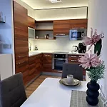 Apartment Smarty Choice Living With Free Parking - Vondrousova *
