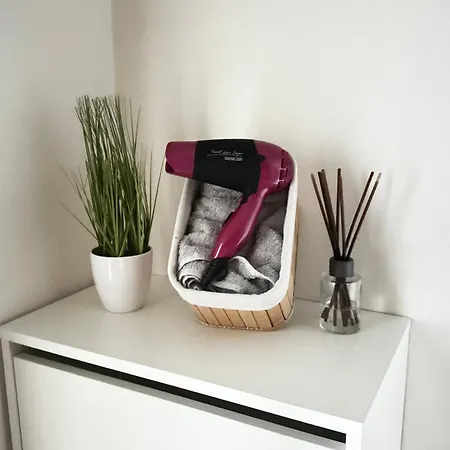 Smarty Choice Flat With Deluxe Kitchen Apartment *