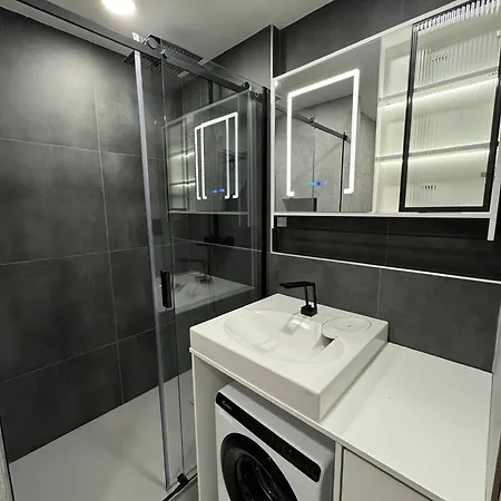 Smarty Choice Flat With Deluxe Kitchen Apartment *