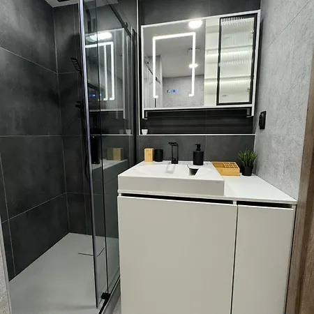 Smarty Choice Flat With Deluxe Kitchen Lejlighed