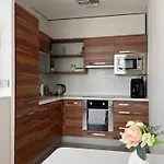 Smarty Choice Living With Free Parking - Vondrousova *